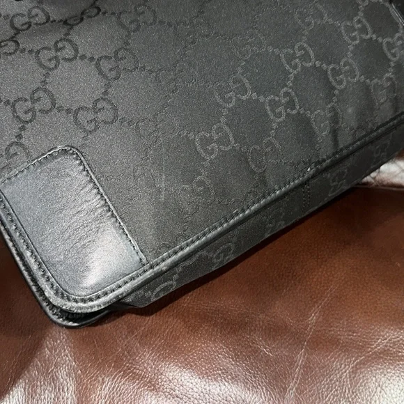 🔥🔥🔥Authentic Gucci Black Signature Satchel Handbag